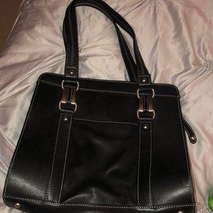 New Perlina black leather purse